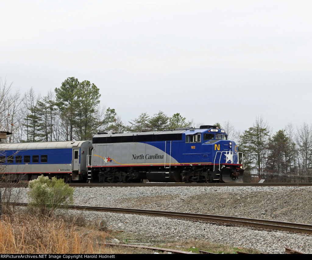 RNCX 102 leads train P074-14 northbound